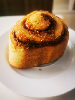 https://admin.kilimanjaro-restaurants.com/storage/gallery/thumbnail/Cinnamon_Roll_Cake_large_1738919308.jpeg