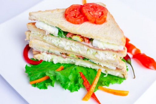 https://admin.kilimanjaro-restaurants.com/storage/gallery/thumbnail/Sandwich_large_1640017031.JPG